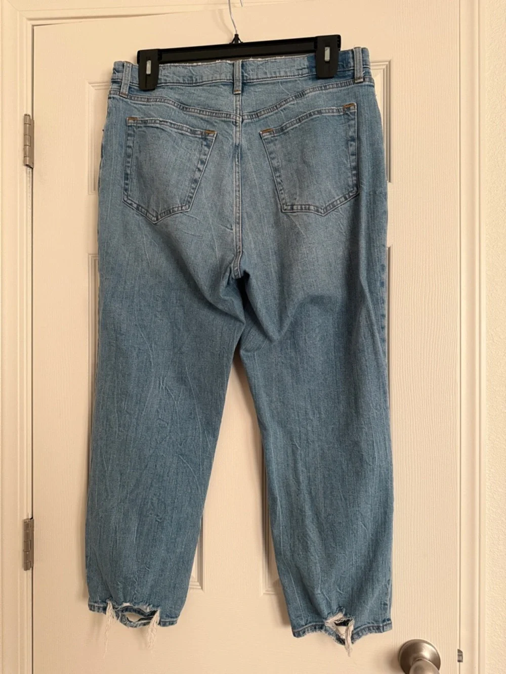 Abercrombie & Fitch The Ankle Straight ultra high rise Jean with distressed hems - Picture 4 of 4